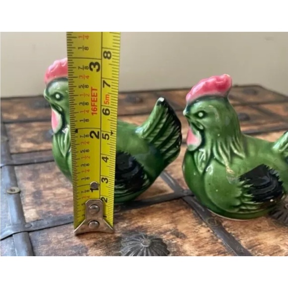 Vintage Ceramic Green Chickens Salt & Pepper Shakers I Made in Japan - Picture 6 of 7